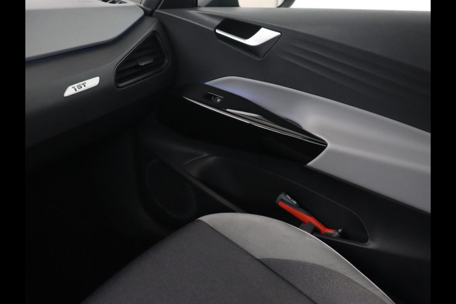 Volkswagen ID.3 First Plus 58 kWh | Stoel & stuurverwarming | Matrix LED | Adaptive cruise | Carplay | Sfeerverlichting | Camera | Navigatie | DAB | Keyless | Parkeerhulp | Climate control