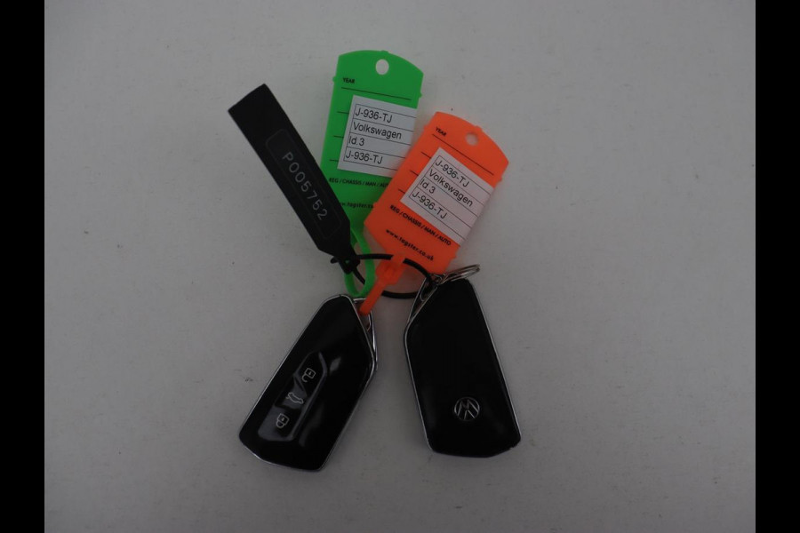 Volkswagen ID.3 First Plus 58 kWh | Stoel & stuurverwarming | Matrix LED | Adaptive cruise | Carplay | Sfeerverlichting | Camera | Navigatie | DAB | Keyless | Parkeerhulp | Climate control