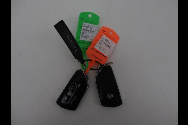 Volkswagen ID.3 First Plus 58 kWh | Stoel & stuurverwarming | Matrix LED | Adaptive cruise | Carplay | Sfeerverlichting | Camera | Navigatie | DAB | Keyless | Parkeerhulp | Climate control