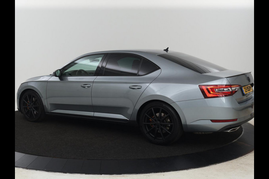 Škoda Superb 2.0 TSI 4x4 Sportline | Leder/Alcantara | Stoelverwarming | Camera | Carplay | Memory | Bi-Xenon | Navigatie | Sportstoelen | Parkeerhulp | Climate control | Bluetooth | Cruise control