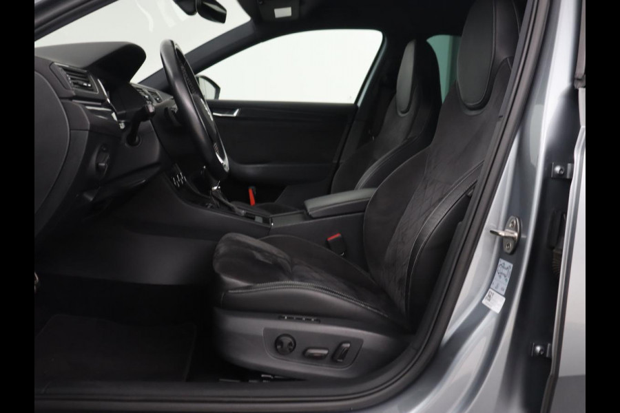 Škoda Superb 2.0 TSI 4x4 Sportline | Leder/Alcantara | Stoelverwarming | Camera | Carplay | Memory | Bi-Xenon | Navigatie | Sportstoelen | Parkeerhulp | Climate control | Bluetooth | Cruise control