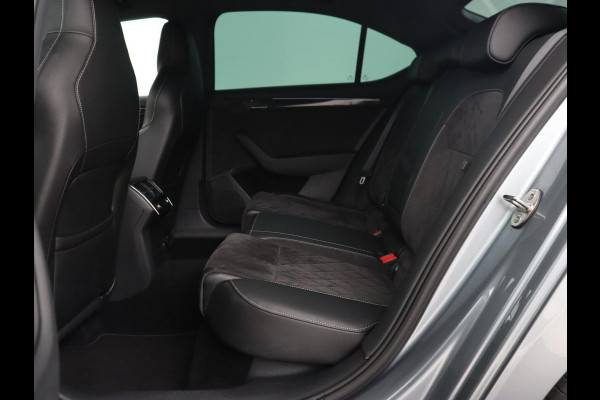 Škoda Superb 2.0 TSI 4x4 Sportline | Leder/Alcantara | Stoelverwarming | Camera | Carplay | Memory | Bi-Xenon | Navigatie | Sportstoelen | Parkeerhulp | Climate control | Bluetooth | Cruise control