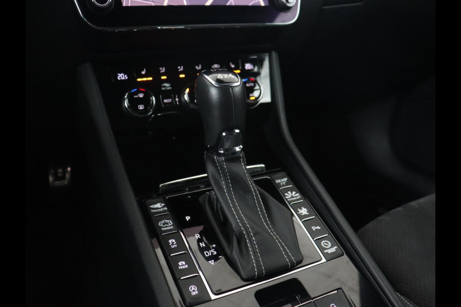 Škoda Superb 2.0 TSI 4x4 Sportline | Leder/Alcantara | Stoelverwarming | Camera | Carplay | Memory | Bi-Xenon | Navigatie | Sportstoelen | Parkeerhulp | Climate control | Bluetooth | Cruise control