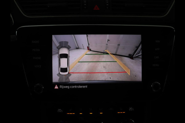 Škoda Superb 2.0 TSI 4x4 Sportline | Leder/Alcantara | Stoelverwarming | Camera | Carplay | Memory | Bi-Xenon | Navigatie | Sportstoelen | Parkeerhulp | Climate control | Bluetooth | Cruise control