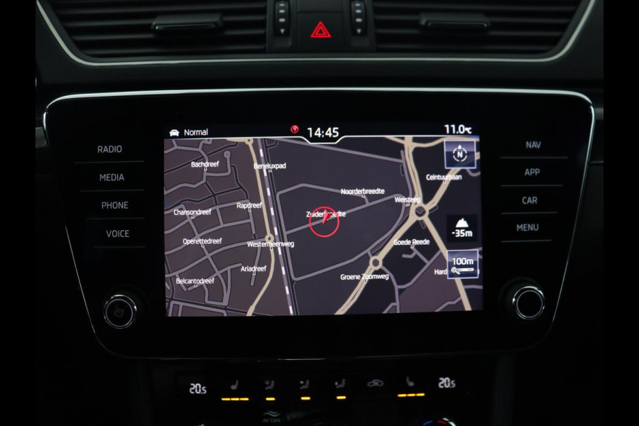 Škoda Superb 2.0 TSI 4x4 Sportline | Leder/Alcantara | Stoelverwarming | Camera | Carplay | Memory | Bi-Xenon | Navigatie | Sportstoelen | Parkeerhulp | Climate control | Bluetooth | Cruise control