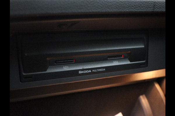 Škoda Superb 2.0 TSI 4x4 Sportline | Leder/Alcantara | Stoelverwarming | Camera | Carplay | Memory | Bi-Xenon | Navigatie | Sportstoelen | Parkeerhulp | Climate control | Bluetooth | Cruise control