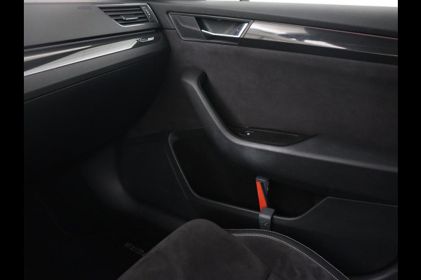 Škoda Superb 2.0 TSI 4x4 Sportline | Leder/Alcantara | Stoelverwarming | Camera | Carplay | Memory | Bi-Xenon | Navigatie | Sportstoelen | Parkeerhulp | Climate control | Bluetooth | Cruise control