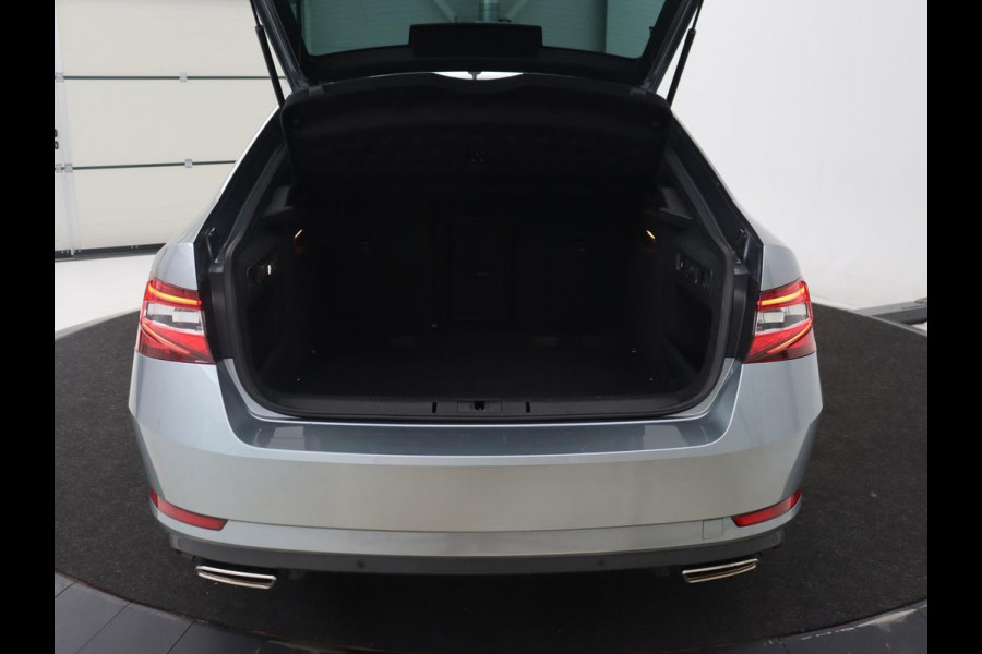 Škoda Superb 2.0 TSI 4x4 Sportline | Leder/Alcantara | Stoelverwarming | Camera | Carplay | Memory | Bi-Xenon | Navigatie | Sportstoelen | Parkeerhulp | Climate control | Bluetooth | Cruise control