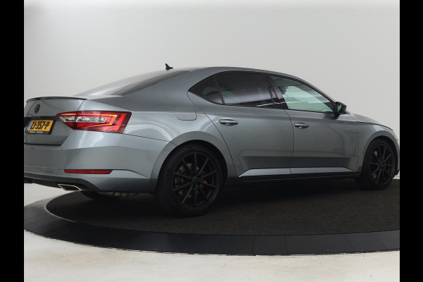 Škoda Superb 2.0 TSI 4x4 Sportline | Leder/Alcantara | Stoelverwarming | Camera | Carplay | Memory | Bi-Xenon | Navigatie | Sportstoelen | Parkeerhulp | Climate control | Bluetooth | Cruise control
