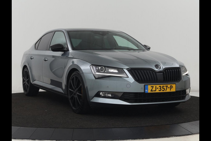 Škoda Superb 2.0 TSI 4x4 Sportline | Leder/Alcantara | Stoelverwarming | Camera | Carplay | Memory | Bi-Xenon | Navigatie | Sportstoelen | Parkeerhulp | Climate control | Bluetooth | Cruise control
