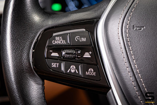 BMW 5 Serie Touring 530e xDrive High Executive|Camera|Dealer