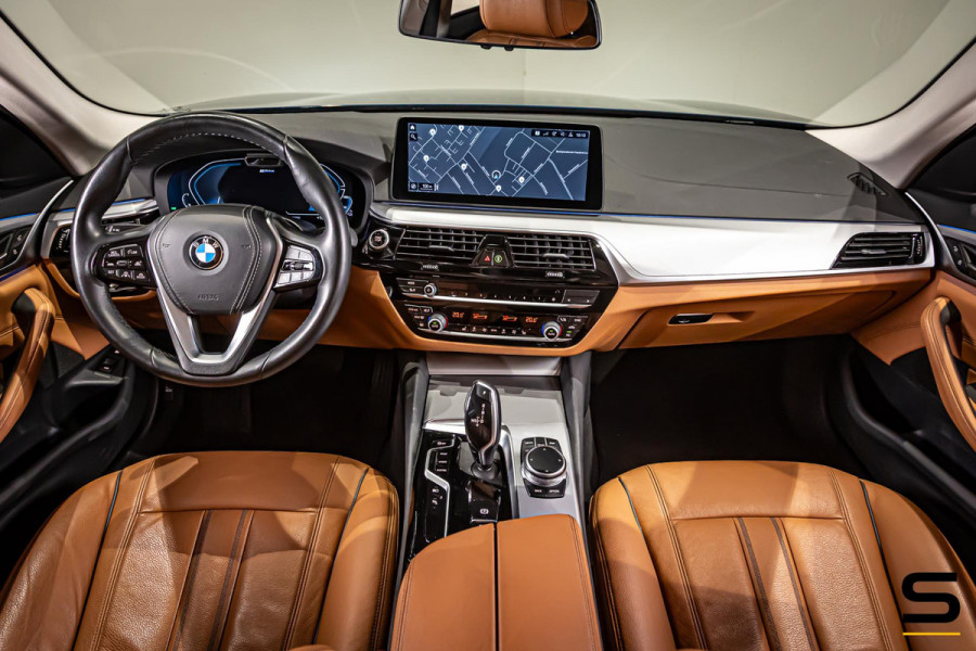 BMW 5 Serie Touring 530e xDrive High Executive|Camera|Dealer