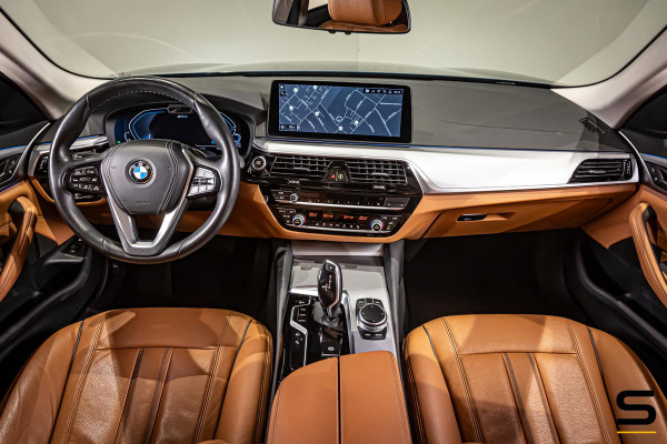 BMW 5 Serie Touring 530e xDrive High Executive|Camera|Dealer