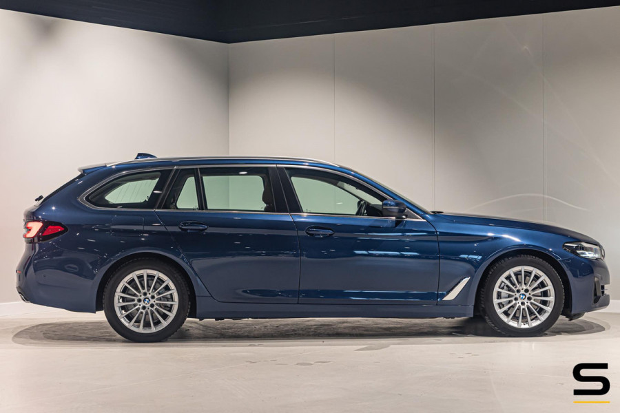 BMW 5 Serie Touring 530e xDrive High Executive|Camera|Dealer