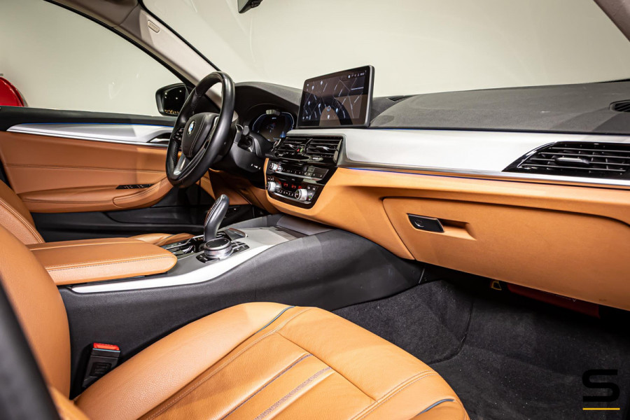 BMW 5 Serie Touring 530e xDrive High Executive|Camera|Dealer
