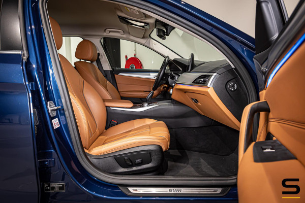 BMW 5 Serie Touring 530e xDrive High Executive|Camera|Dealer