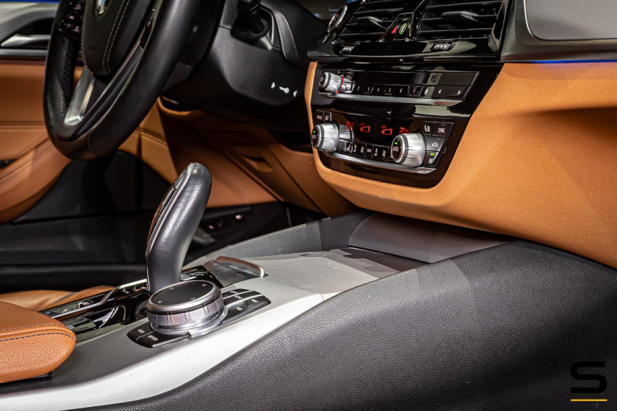 BMW 5 Serie Touring 530e xDrive High Executive|Camera|Dealer