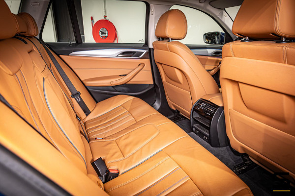 BMW 5 Serie Touring 530e xDrive High Executive|Camera|Dealer