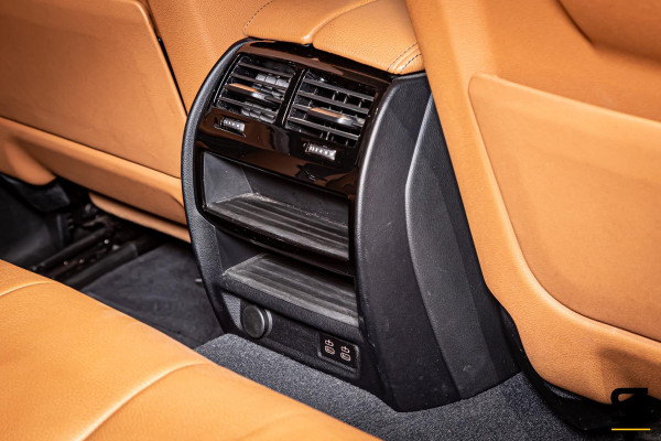 BMW 5 Serie Touring 530e xDrive High Executive|Camera|Dealer