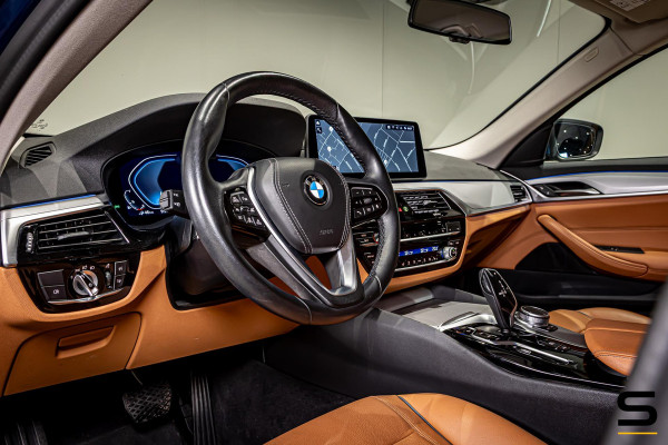 BMW 5 Serie Touring 530e xDrive High Executive|Camera|Dealer