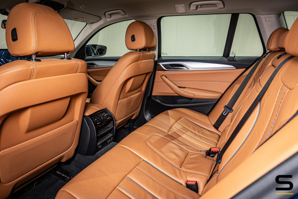 BMW 5 Serie Touring 530e xDrive High Executive|Camera|Dealer