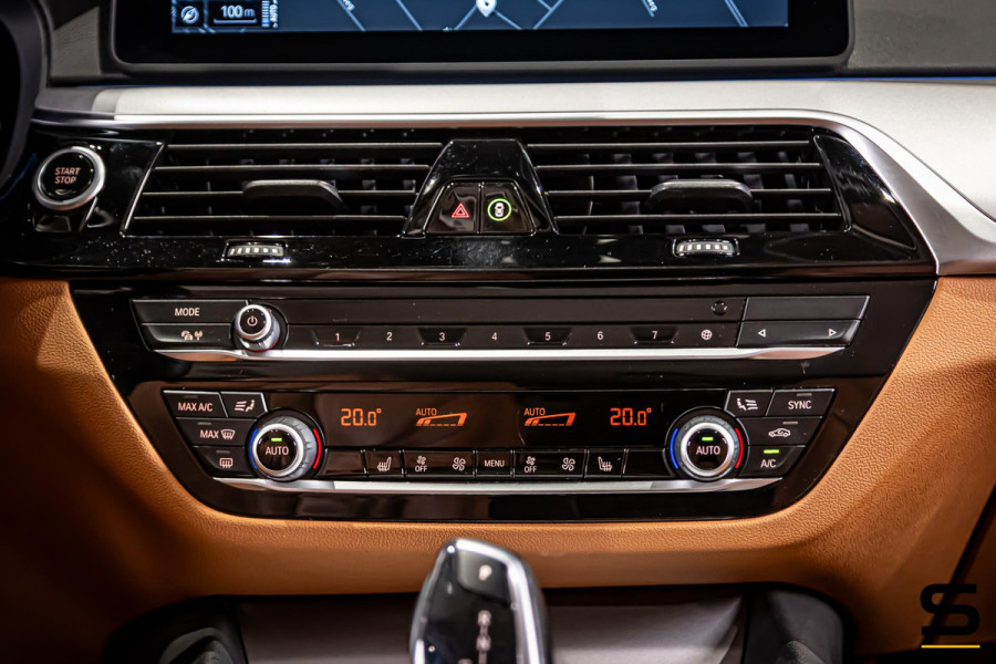 BMW 5 Serie Touring 530e xDrive High Executive|Camera|Dealer