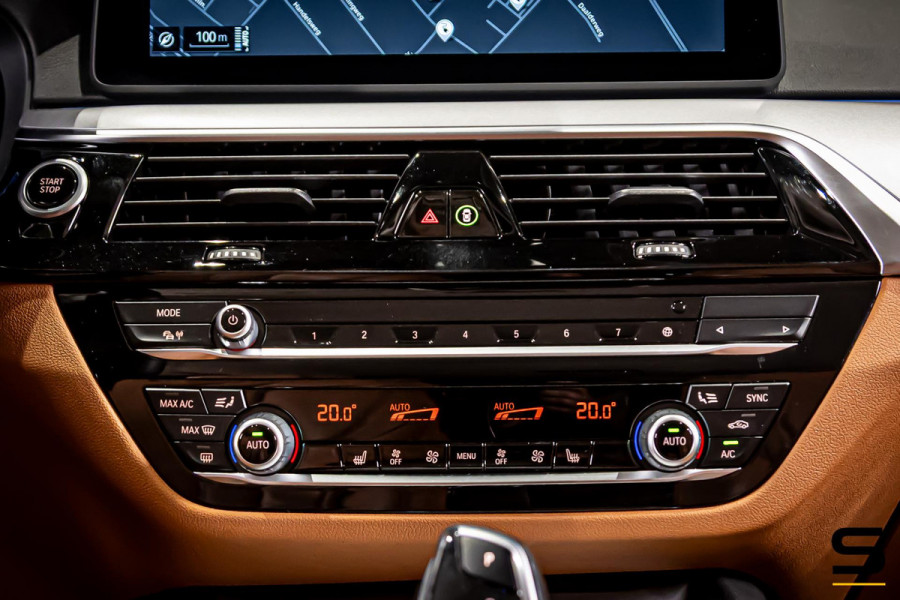 BMW 5 Serie Touring 530e xDrive High Executive|Camera|Dealer