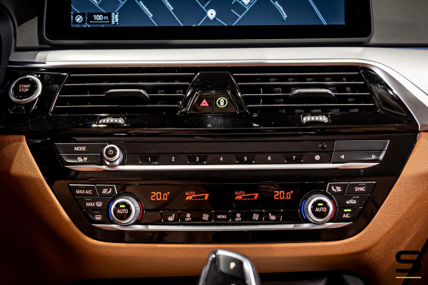 BMW 5 Serie Touring 530e xDrive High Executive|Camera|Dealer