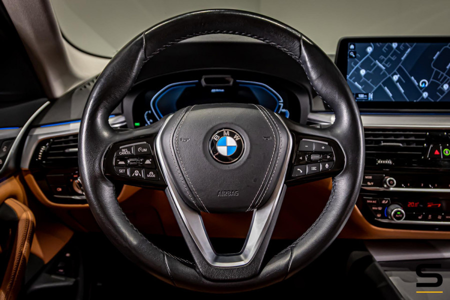 BMW 5 Serie Touring 530e xDrive High Executive|Camera|Dealer