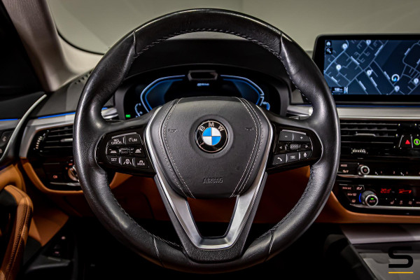 BMW 5 Serie Touring 530e xDrive High Executive|Camera|Dealer