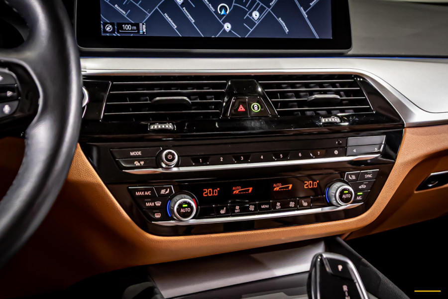 BMW 5 Serie Touring 530e xDrive High Executive|Camera|Dealer