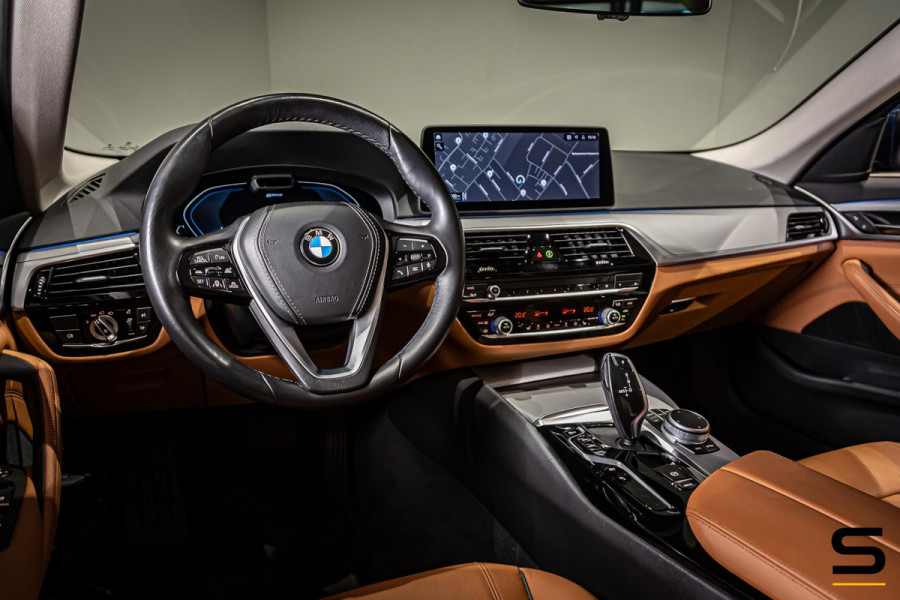 BMW 5 Serie Touring 530e xDrive High Executive|Camera|Dealer