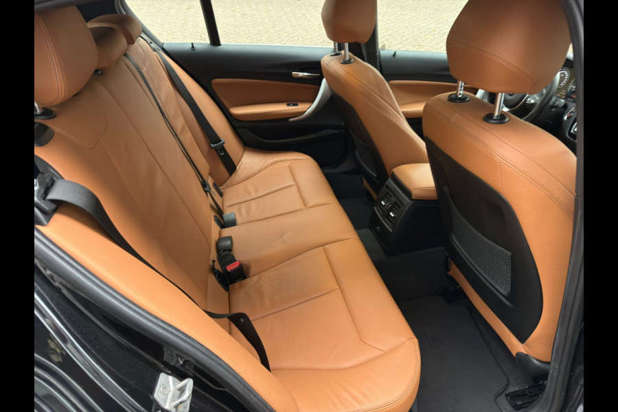 BMW 1-serie 118i Corporate Lease High Executive M Sport l Schuifdak l Volleder l Xenon l Grootbeeld Navi l VDOH l