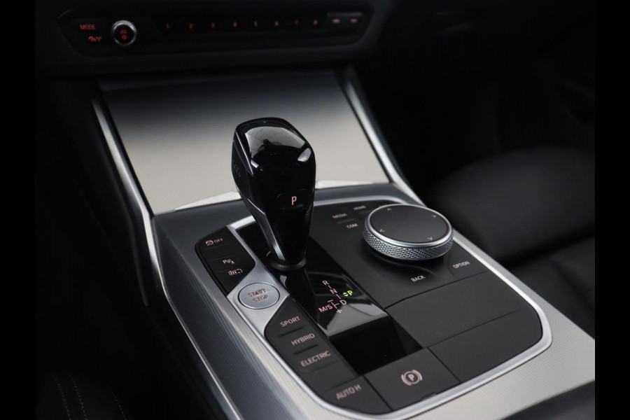 BMW 3-serie 320e M Sport | Leder | Trekhaak | Stoelverwarming | Carplay | Sportstoelen | Laserlicht | Live Cockpit | DAB | Parkeerhulp | Navigatie | Climate control | Bluetooth | Cruise control