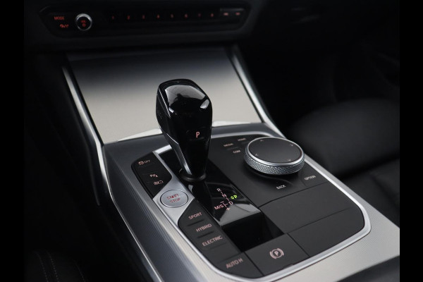 BMW 3-serie 320e M Sport | Leder | Trekhaak | Stoelverwarming | Carplay | Sportstoelen | Laserlicht | Live Cockpit | DAB | Parkeerhulp | Navigatie | Climate control | Bluetooth | Cruise control
