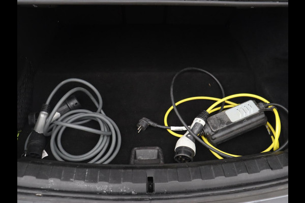 BMW 3-serie 320e M Sport | Leder | Trekhaak | Stoelverwarming | Carplay | Sportstoelen | Laserlicht | Live Cockpit | DAB | Parkeerhulp | Navigatie | Climate control | Bluetooth | Cruise control