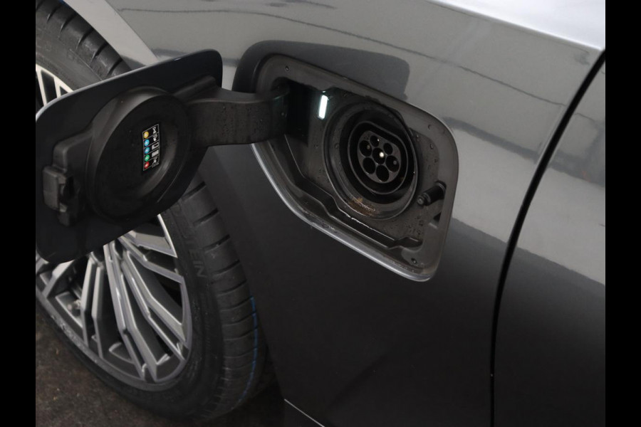 BMW 3-serie 320e M Sport | Leder | Trekhaak | Stoelverwarming | Carplay | Sportstoelen | Laserlicht | Live Cockpit | DAB | Parkeerhulp | Navigatie | Climate control | Bluetooth | Cruise control