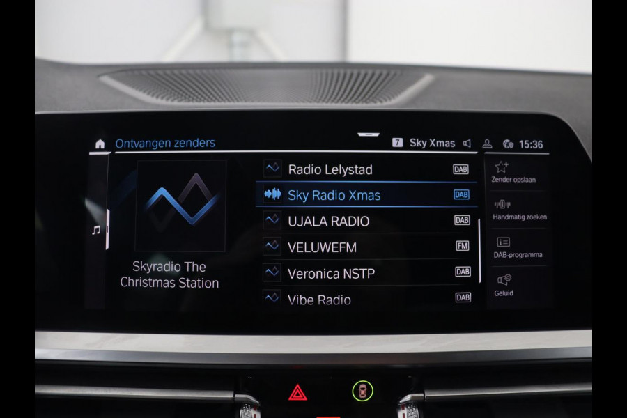 BMW 3-serie 320e M Sport | Leder | Trekhaak | Stoelverwarming | Carplay | Sportstoelen | Laserlicht | Live Cockpit | DAB | Parkeerhulp | Navigatie | Climate control | Bluetooth | Cruise control