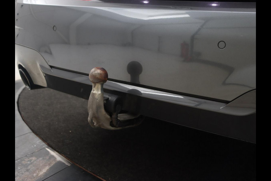 BMW 3-serie 320e M Sport | Leder | Trekhaak | Stoelverwarming | Carplay | Sportstoelen | Laserlicht | Live Cockpit | DAB | Parkeerhulp | Navigatie | Climate control | Bluetooth | Cruise control