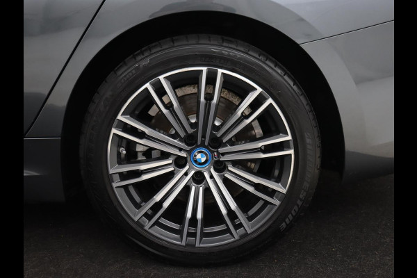 BMW 3-serie 320e M Sport | Leder | Trekhaak | Stoelverwarming | Carplay | Sportstoelen | Laserlicht | Live Cockpit | DAB | Parkeerhulp | Navigatie | Climate control | Bluetooth | Cruise control