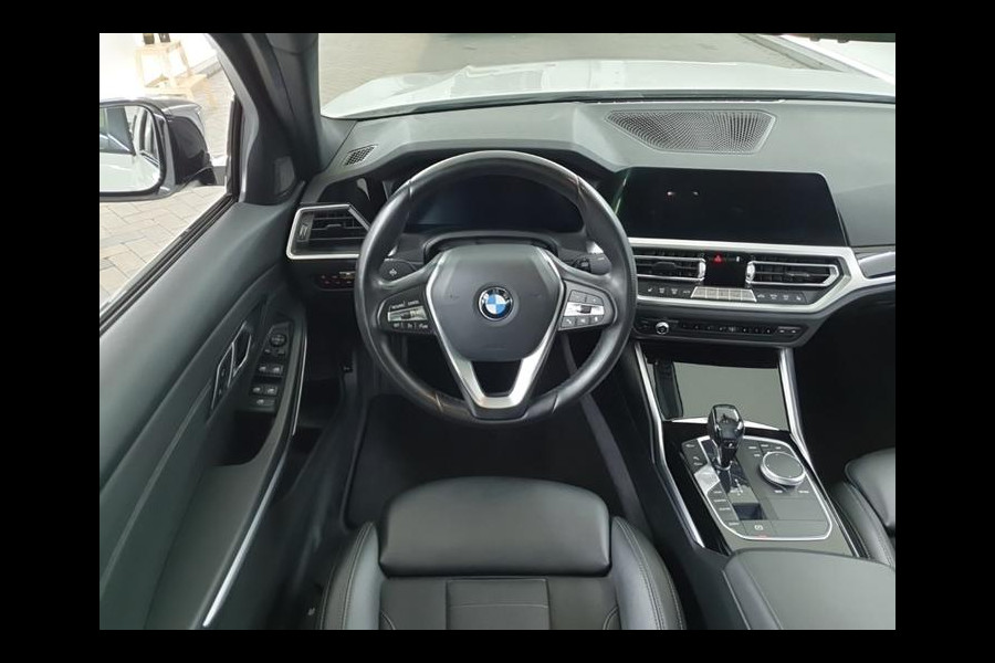 BMW 3 Serie 318i Aut. 156pk Executive Ed. | Panorama | Leder | Carplay | LED