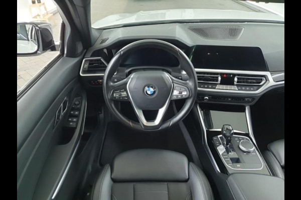 BMW 3 Serie 318i Aut. 156pk Executive Ed. | Panorama | Leder | Carplay | LED