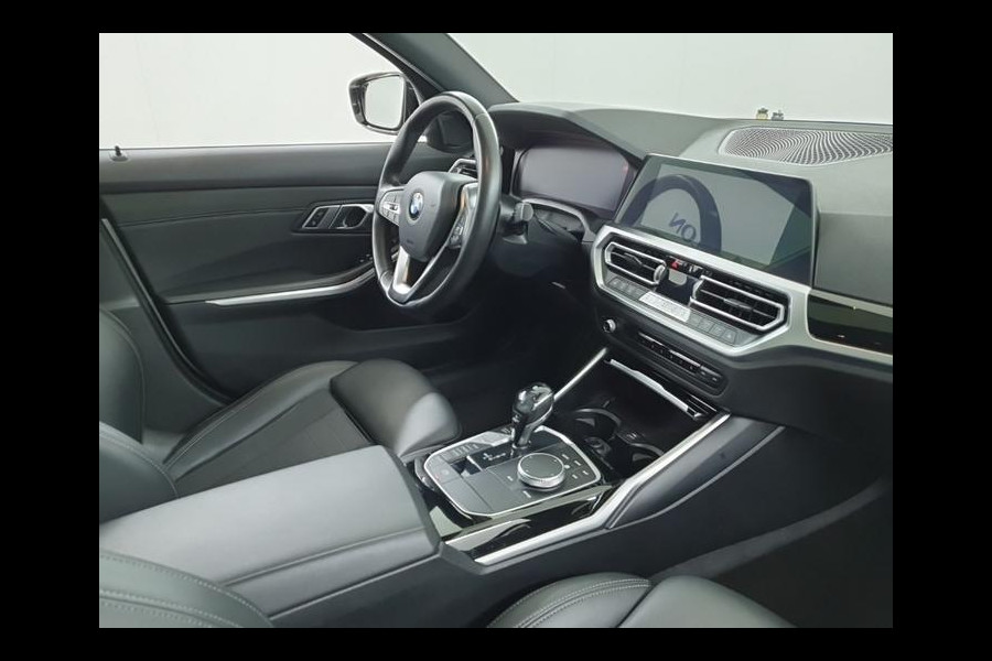 BMW 3 Serie 318i Aut. 156pk Executive Ed. | Panorama | Leder | Carplay | LED