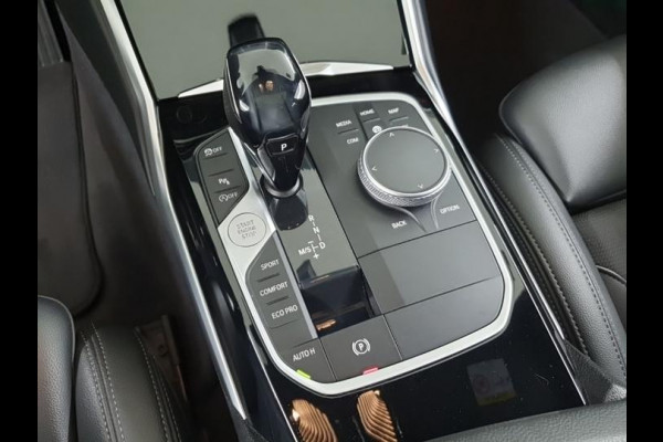 BMW 3 Serie 318i Aut. 156pk Executive Ed. | Panorama | Leder | Carplay | LED