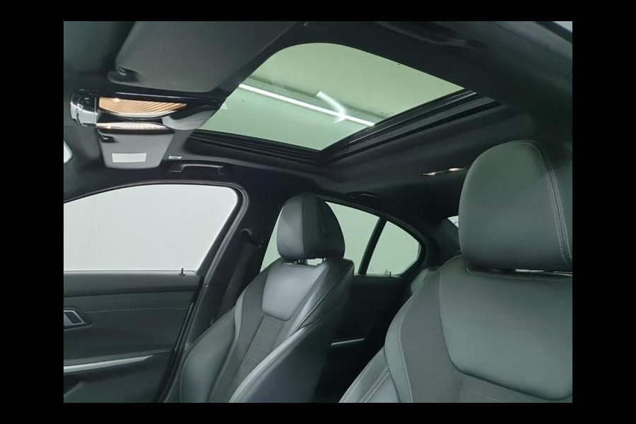 BMW 3 Serie 318i Aut. 156pk Executive Ed. | Panorama | Leder | Carplay | LED