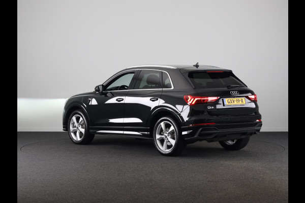 Audi Q3 45 TFSI e S edition 245pk | Navigatie | Stoelverwarming | 19 inch lichtmetalen velgen | 3 spaak afgevlakt stuurwiel