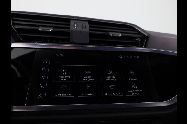 Audi Q3 45 TFSI e S edition 245pk | Navigatie | Stoelverwarming | 19 inch lichtmetalen velgen | 3 spaak afgevlakt stuurwiel