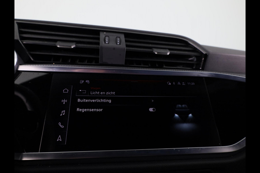 Audi Q3 45 TFSI e S edition 245pk | Navigatie | Stoelverwarming | 19 inch lichtmetalen velgen | 3 spaak afgevlakt stuurwiel