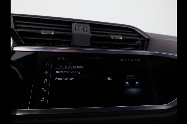 Audi Q3 45 TFSI e S edition 245pk | Navigatie | Stoelverwarming | 19 inch lichtmetalen velgen | 3 spaak afgevlakt stuurwiel