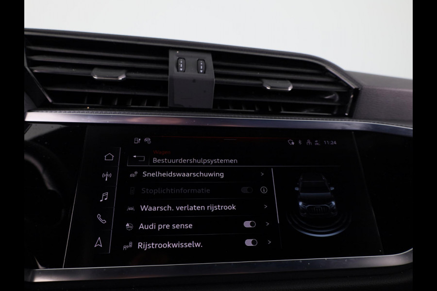 Audi Q3 45 TFSI e S edition 245pk | Navigatie | Stoelverwarming | 19 inch lichtmetalen velgen | 3 spaak afgevlakt stuurwiel